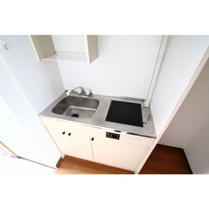 アドミール栄生のキッチン