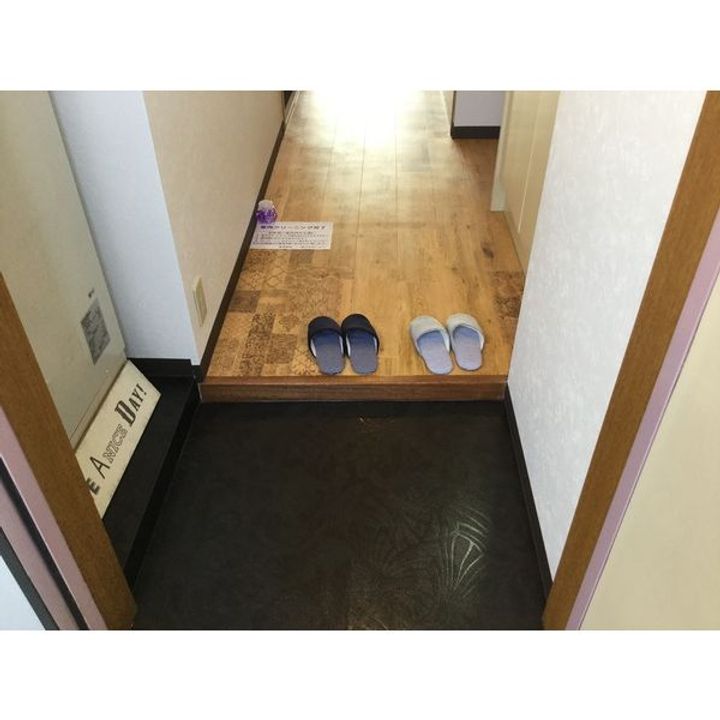 アドミール栄生の玄関