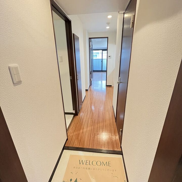 スカイコート葵の玄関