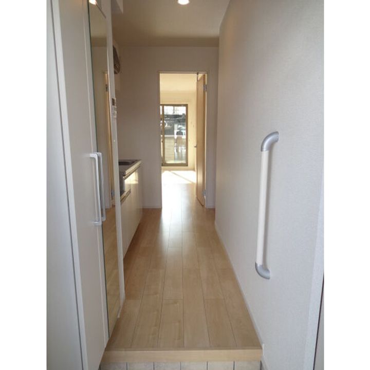 T-maison平安101の玄関