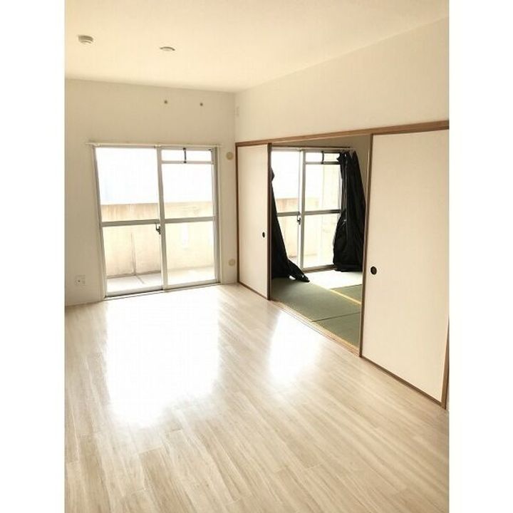 アーバンドエル八事石坂の居間