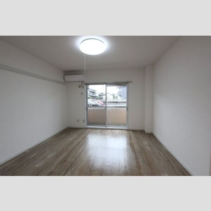 グランフォーラム00301の居間