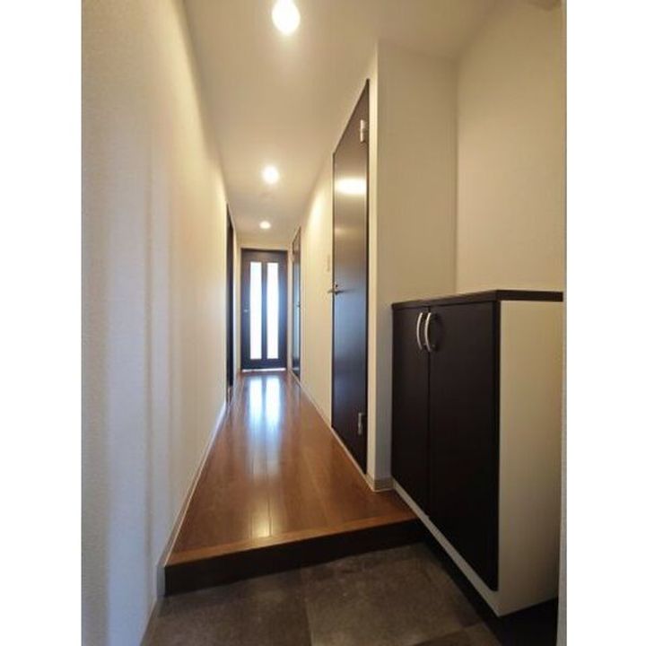 レジーナ鳥居松102の玄関