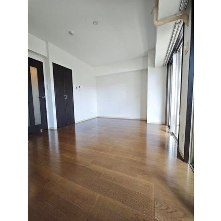 レジーナ鳥居松102の居間