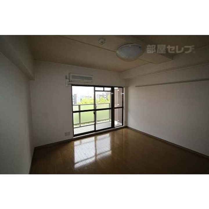 アメニティ吹上801の居間