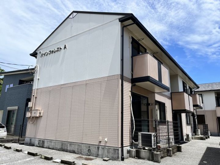 パインフォレストA棟の外観
