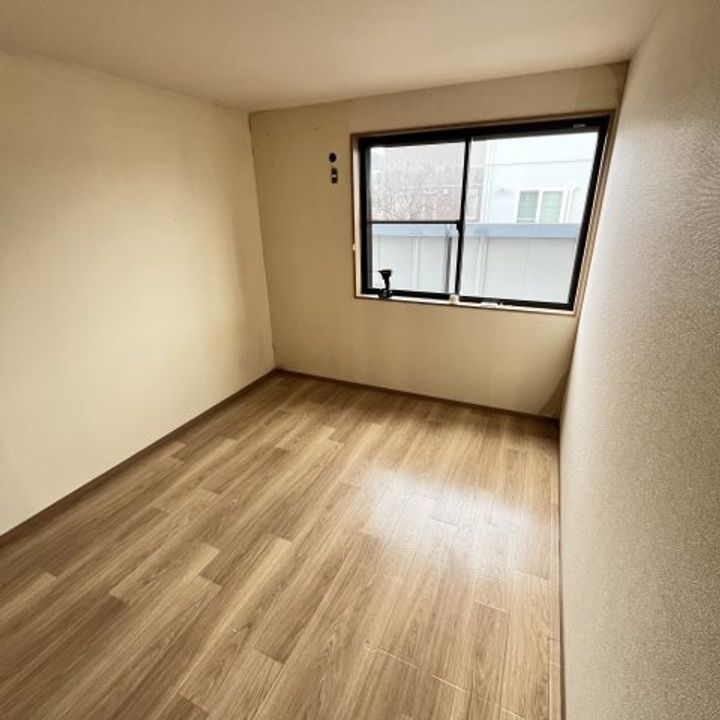 サンフラットおがたⅠ棟の居間
