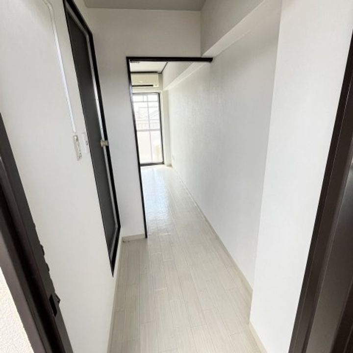 シャトル城町406の玄関