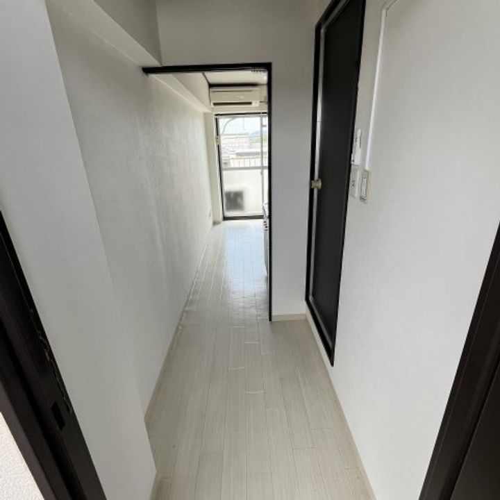 シャトル城町411の玄関