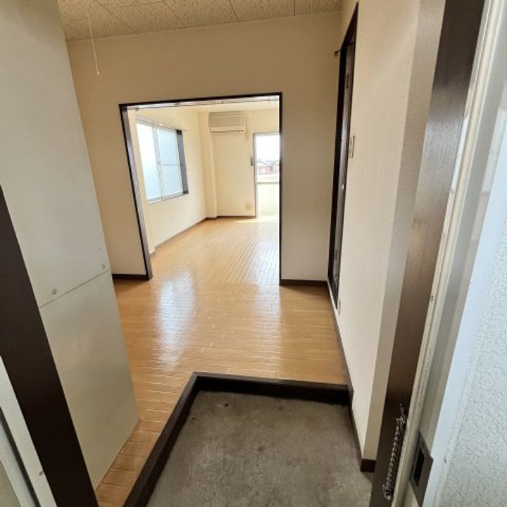 メゾン谷沢Ⅰ206の玄関