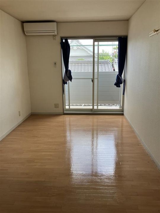 サンシティ長浜B棟205号室の居間