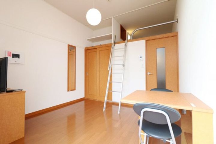 レオパレスヴォワール107の居間