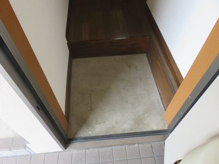 MJナカヤマ102の玄関