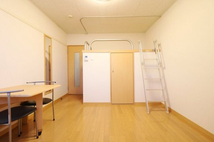 レオネクスト伊吹Ⅱ105の居間