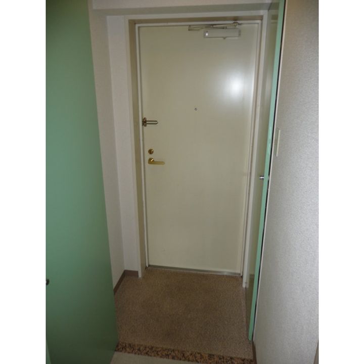 滋賀県甲賀市水口町本町3丁目の賃貸マンションの玄関