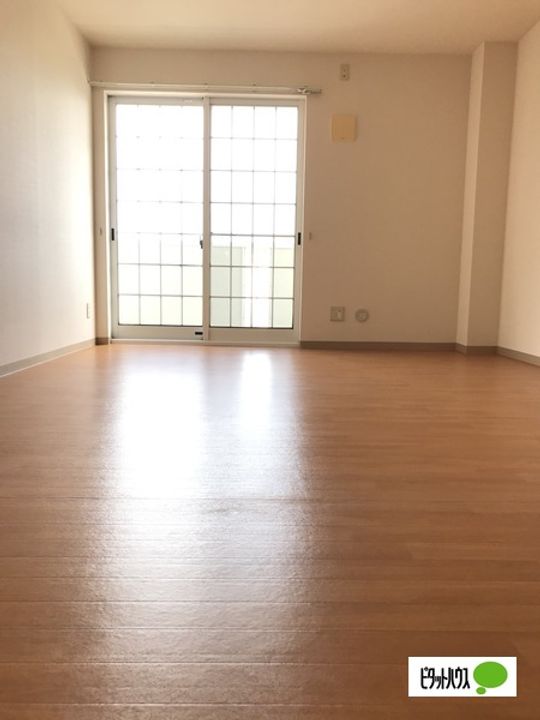 メゾンアルブルの居間