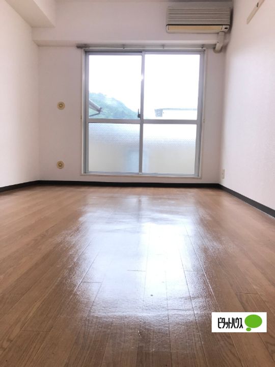 フェルティシャトー滋賀水口306の居間