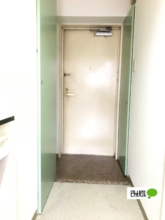 フェルティシャトー滋賀水口306の玄関