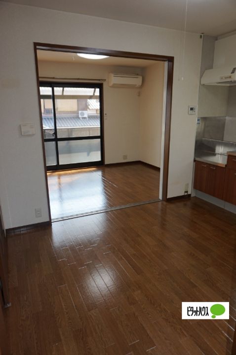 ブルーミーB102の居間