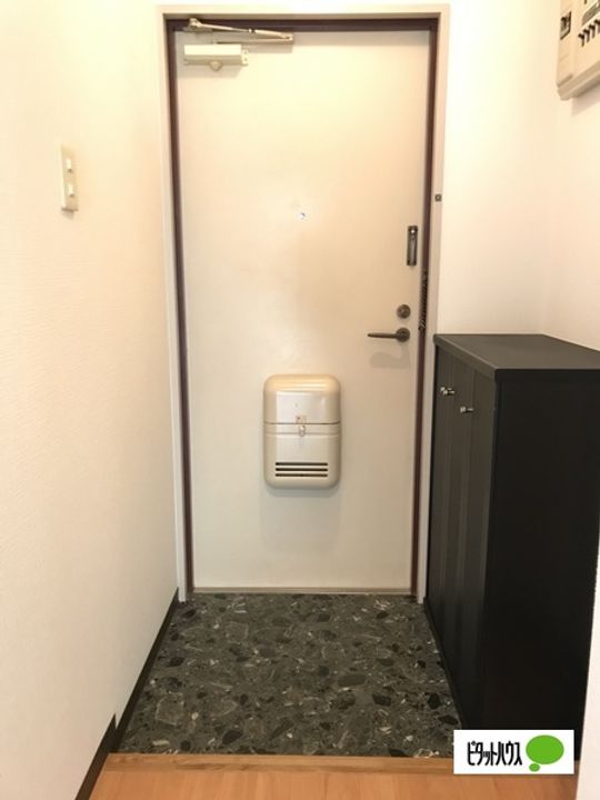 シャルムタカ21203の玄関