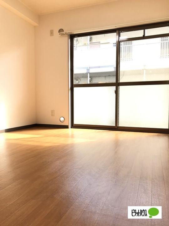 シャルムタカ21203の居間