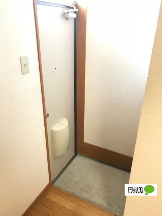 カーペンターハウスⅤ102の玄関