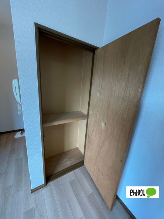 プールブゥの内装