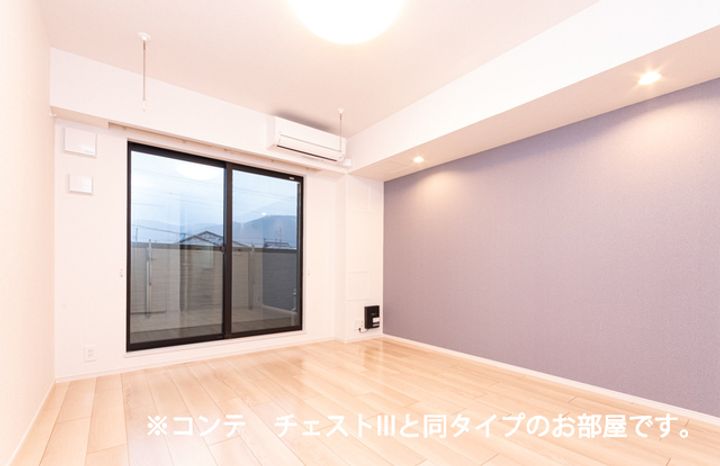 ルピナス イーストの居間