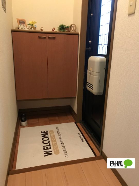 アグリンビレッジ C棟の玄関