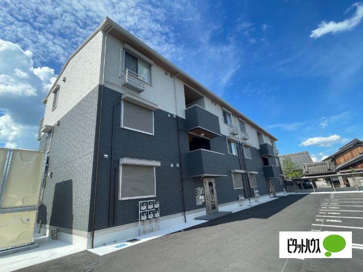 シャーロット石橋駅前の外観