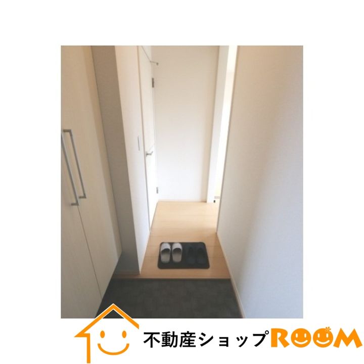 フリメールB棟103の玄関