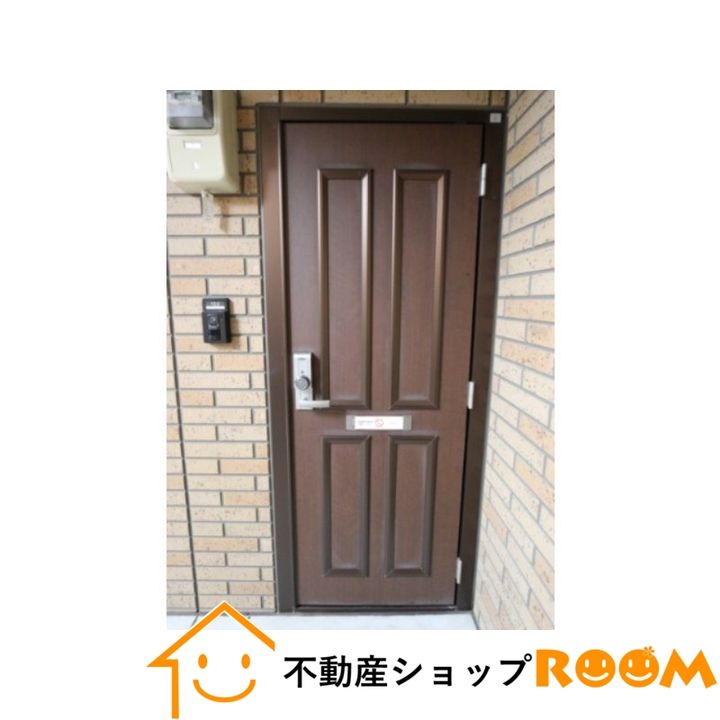 フリメールB棟103の玄関