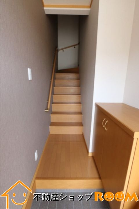 シャトープルミエールB203の玄関