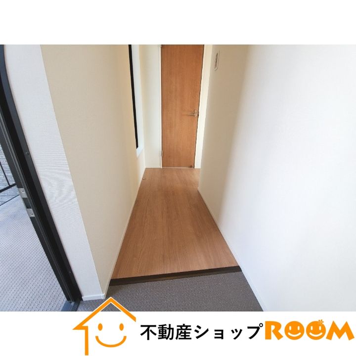 ティーレグノ羽犬塚B棟201の玄関