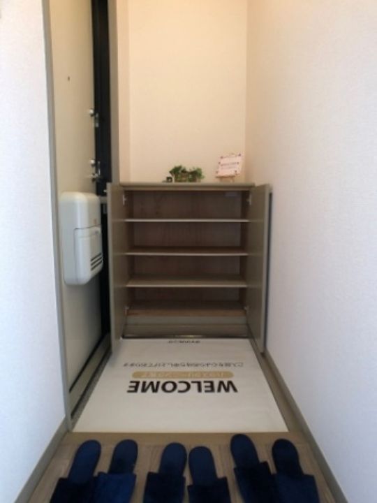 カサベルテC棟102の玄関