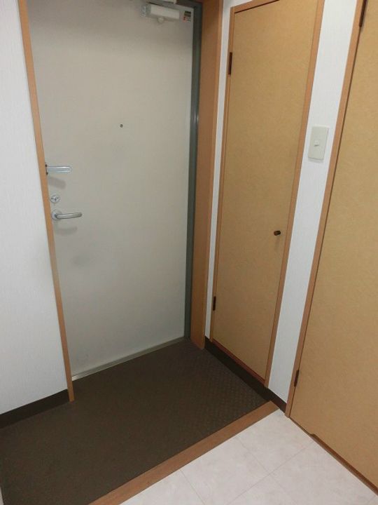 中津口センタービル903の玄関