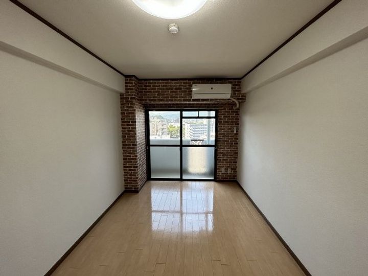 シヨン北九大前の居間