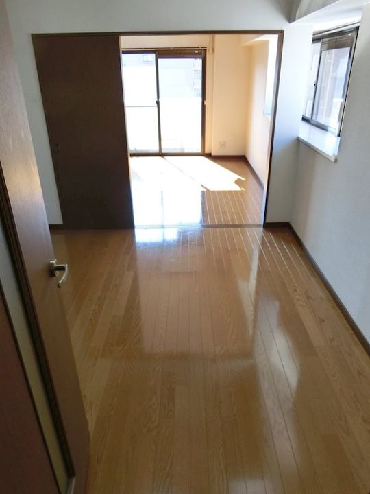 木下鉱産ビルの居間