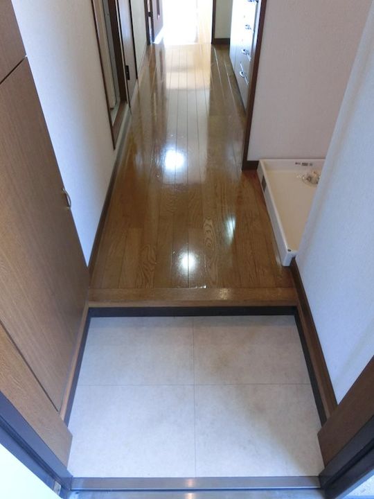 木下鉱産ビルの玄関
