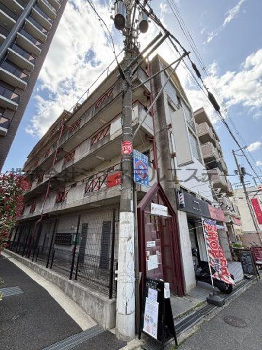 フロンティア四条畷駅前の外観