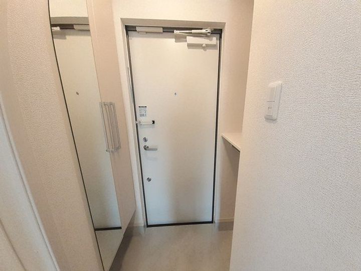 シャトーエレガントの玄関