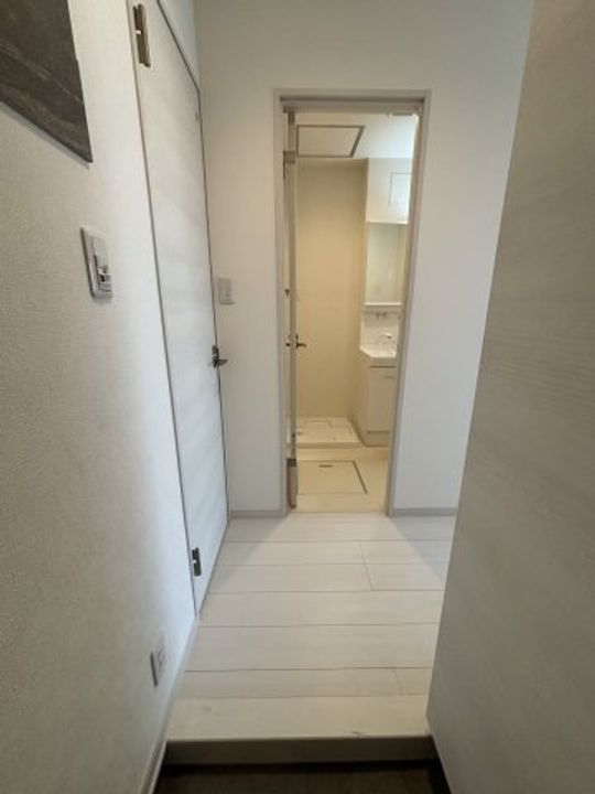 L-BASE藤田町302の玄関