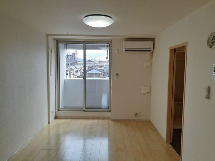 グゥテェ ライゼ Bの居間