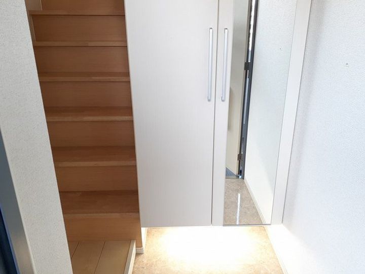 グゥテェ ライゼ Bの玄関