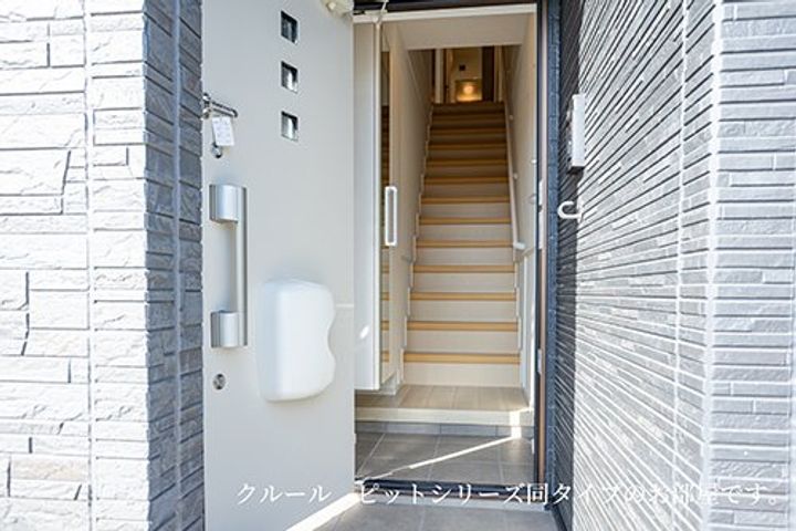 アステル・カロンの玄関