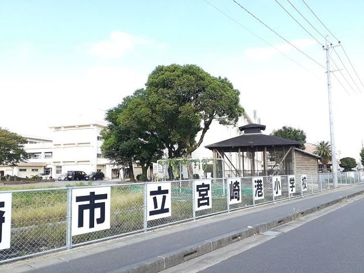 アステル・カロンの周辺