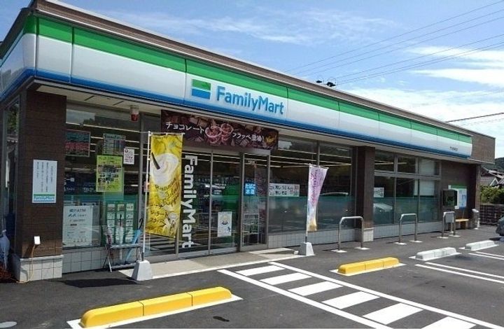 アルバ・カーサの周辺
