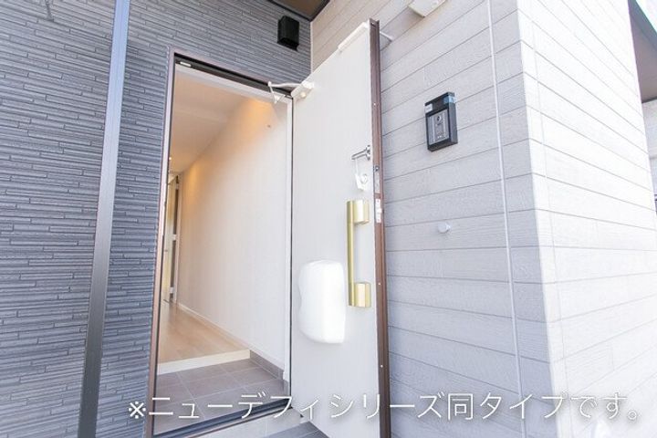 ロミック江良の玄関