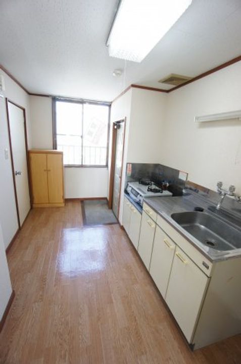 マンション黒崎203の玄関