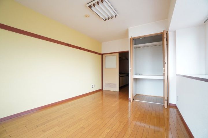 ジュネス敷島の居間